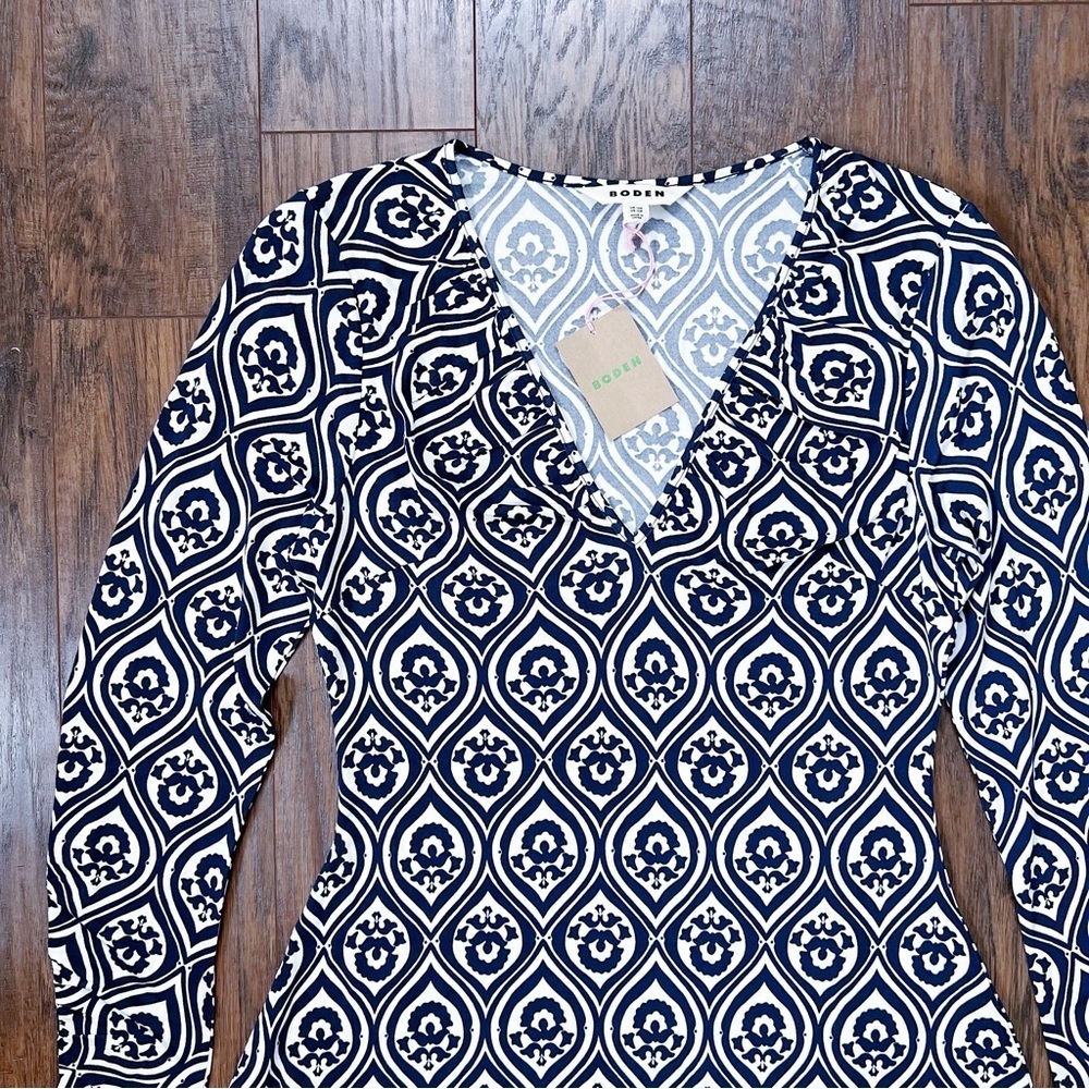 Boden • V-neck Jersey Midi Dress French Navy blue white Geo Cascade pattern - Picture 3 of 11